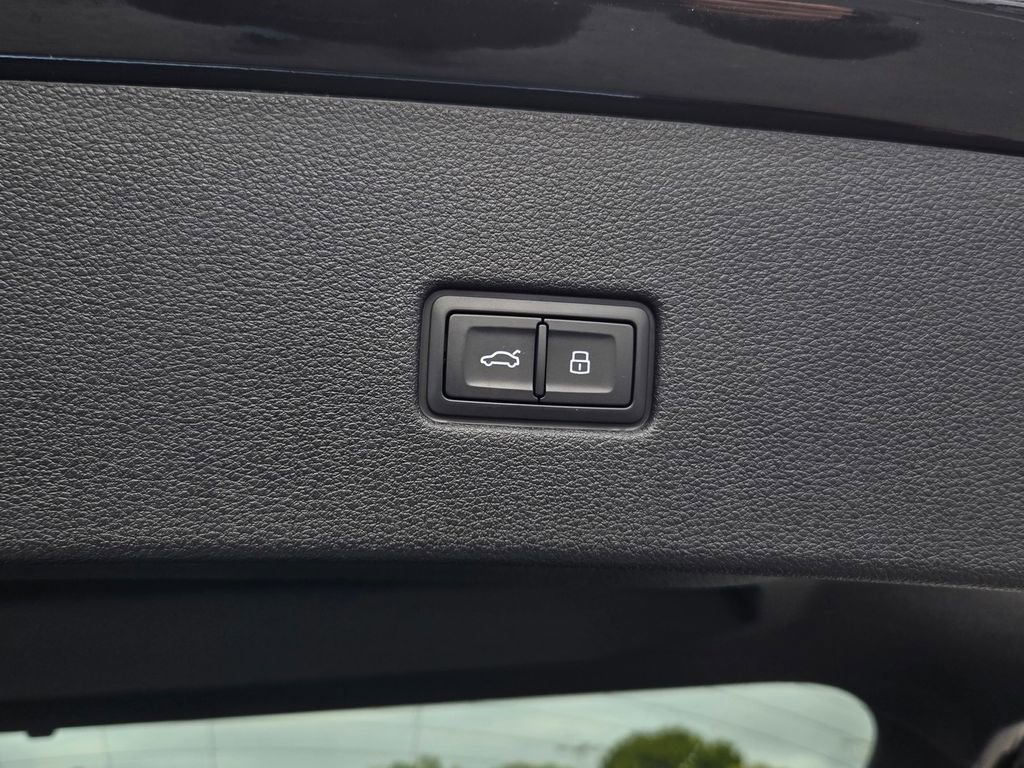 Used 2024 Audi SQ8 Premium Plus w/ Executive Package image 34