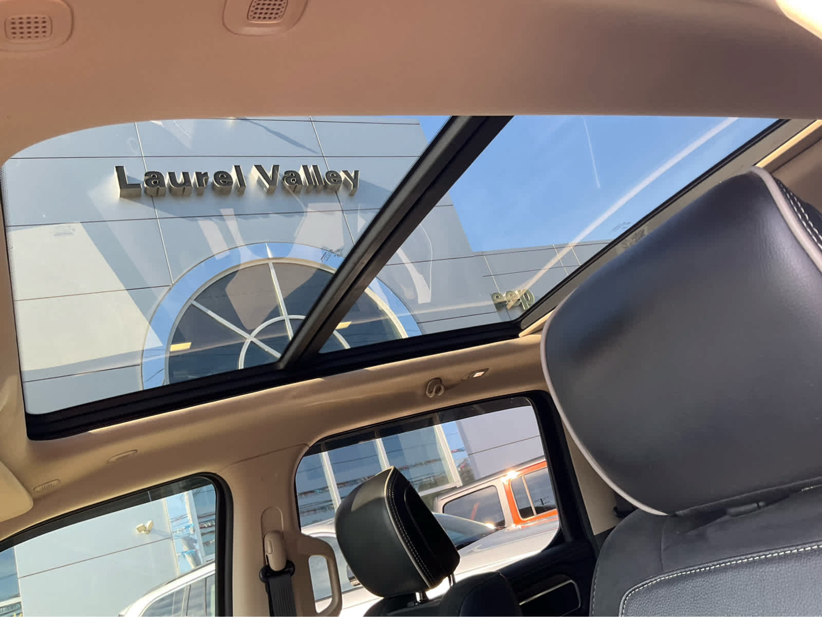 Used 2019 RAM 1500 Laramie AWD/4WD image 18