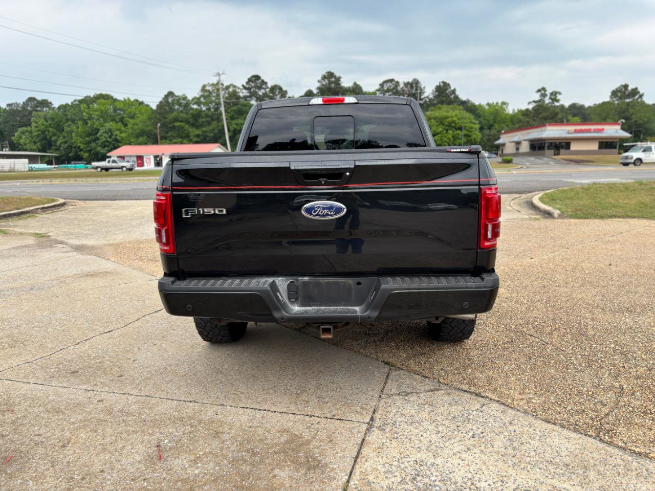 Used 2015 Ford F150 Lariat w/ Equipment Group 502A Luxury AWD/4WD image 4