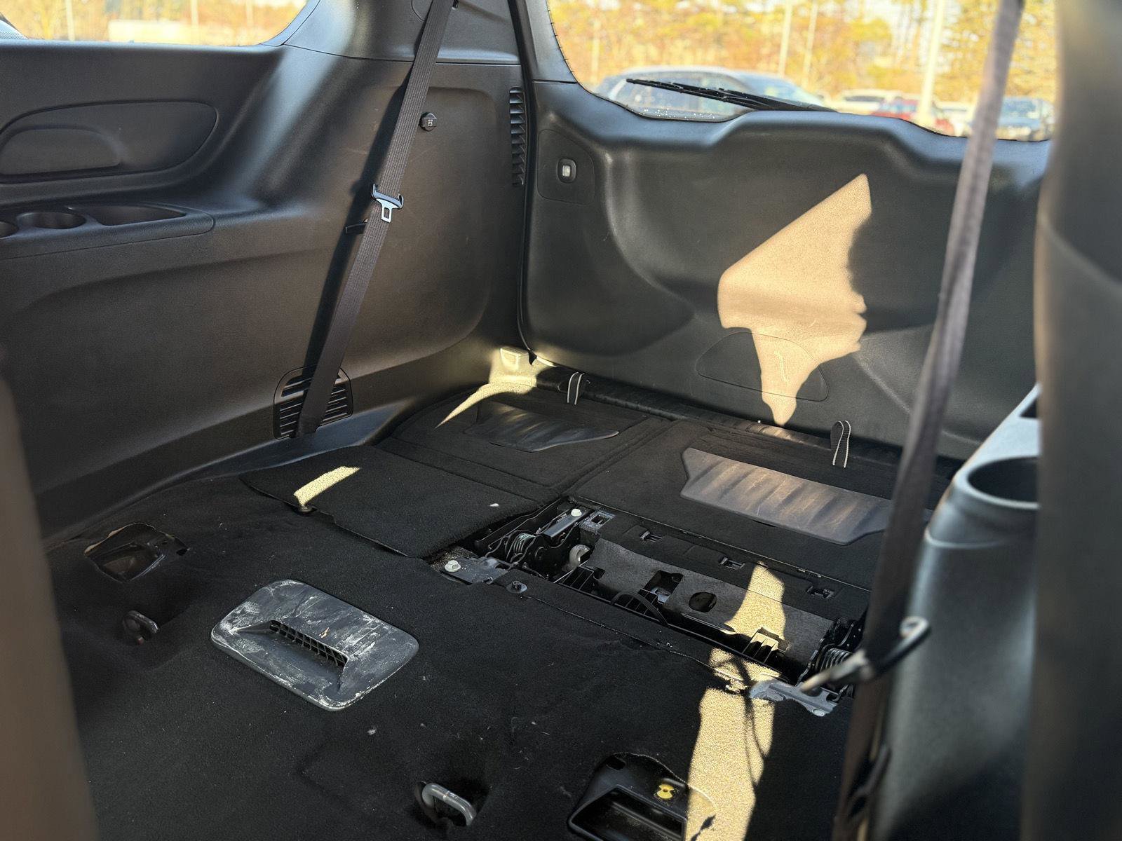 Used 2023 Chrysler Pacifica Touring image 14