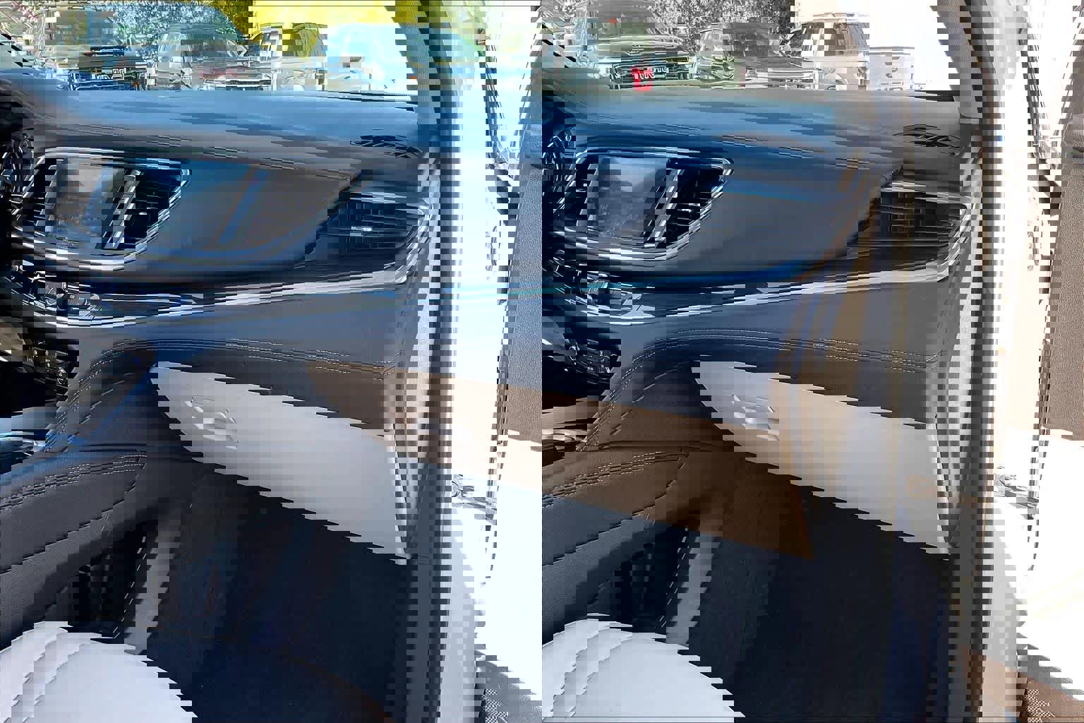 Used 2019 Buick Enclave Essence image 18