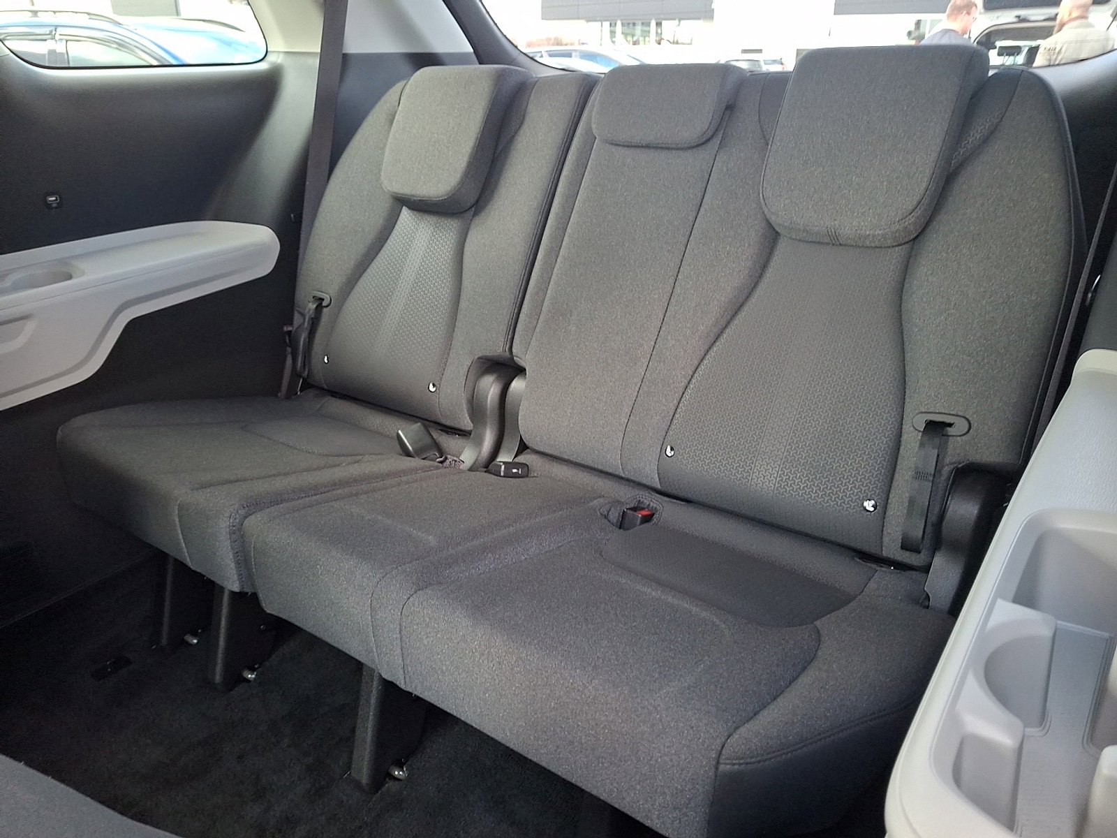 Used 2023 Kia Carnival LX image 11