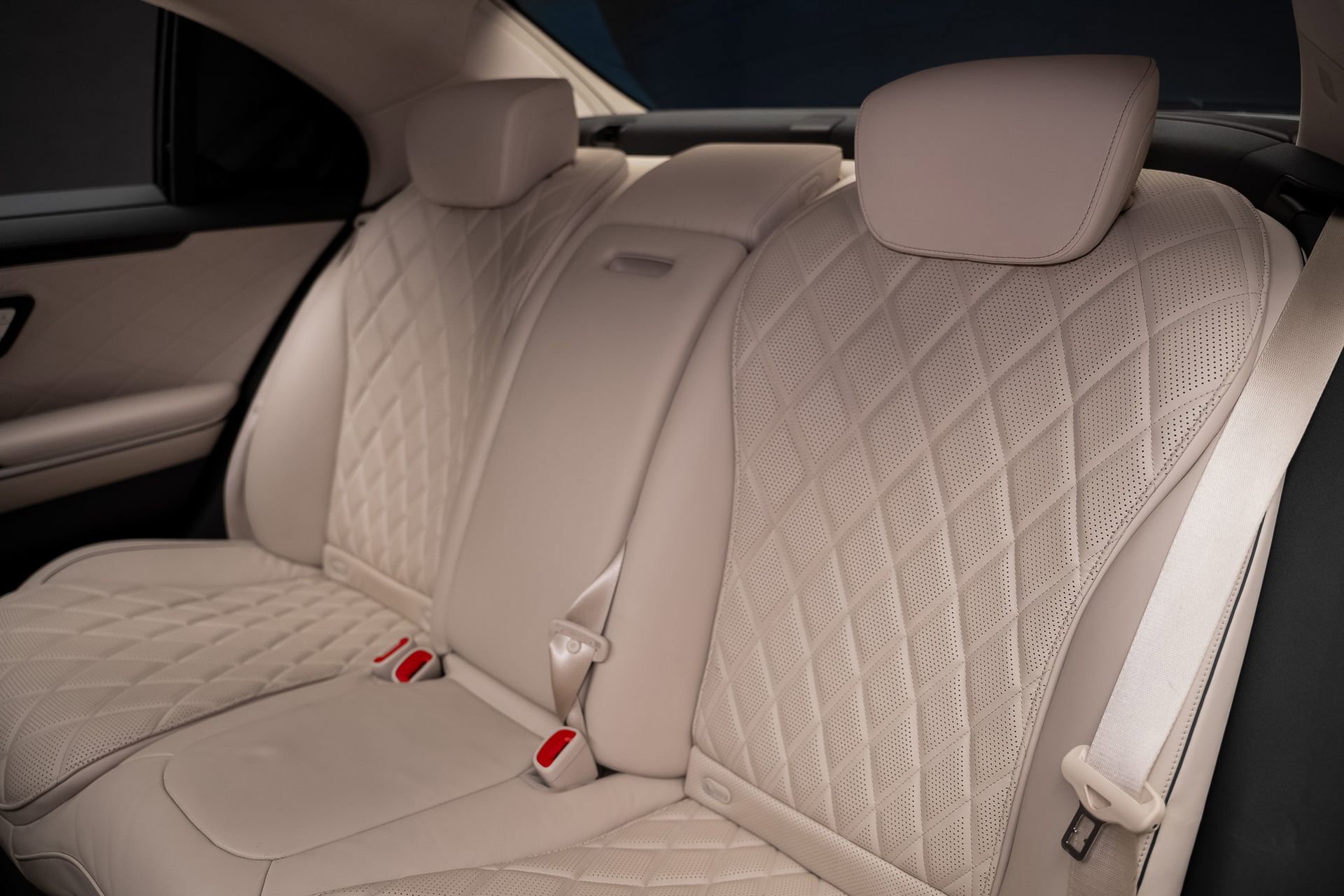 Used 2024 Mercedes-Benz S 580e 4MATIC Sedan w/ AMG Line image 65