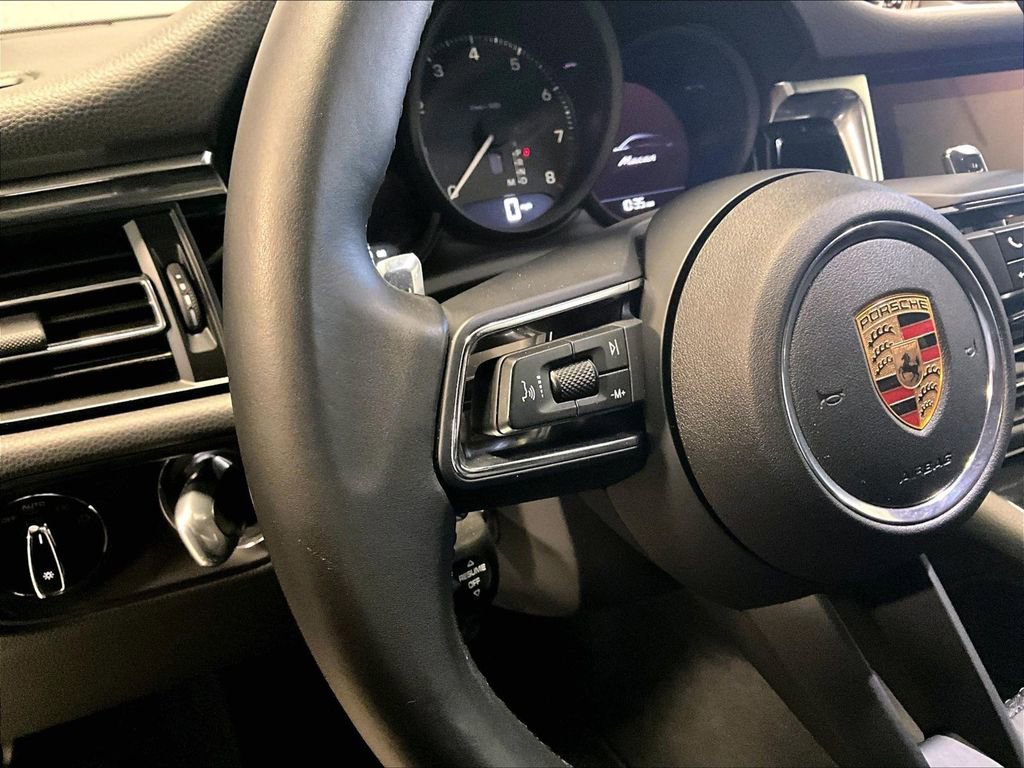 Used 2025 Porsche Macan AWD/4WD image 23