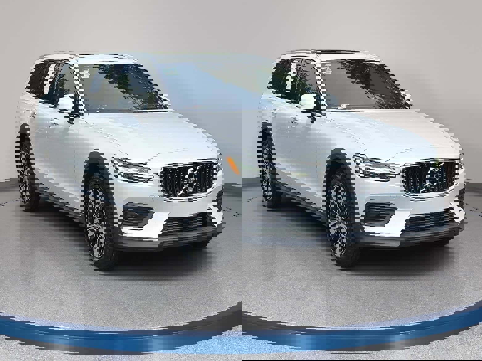 Used 2020 Volvo V60 T5 Cross Country w/ Protection Package Premier image 3