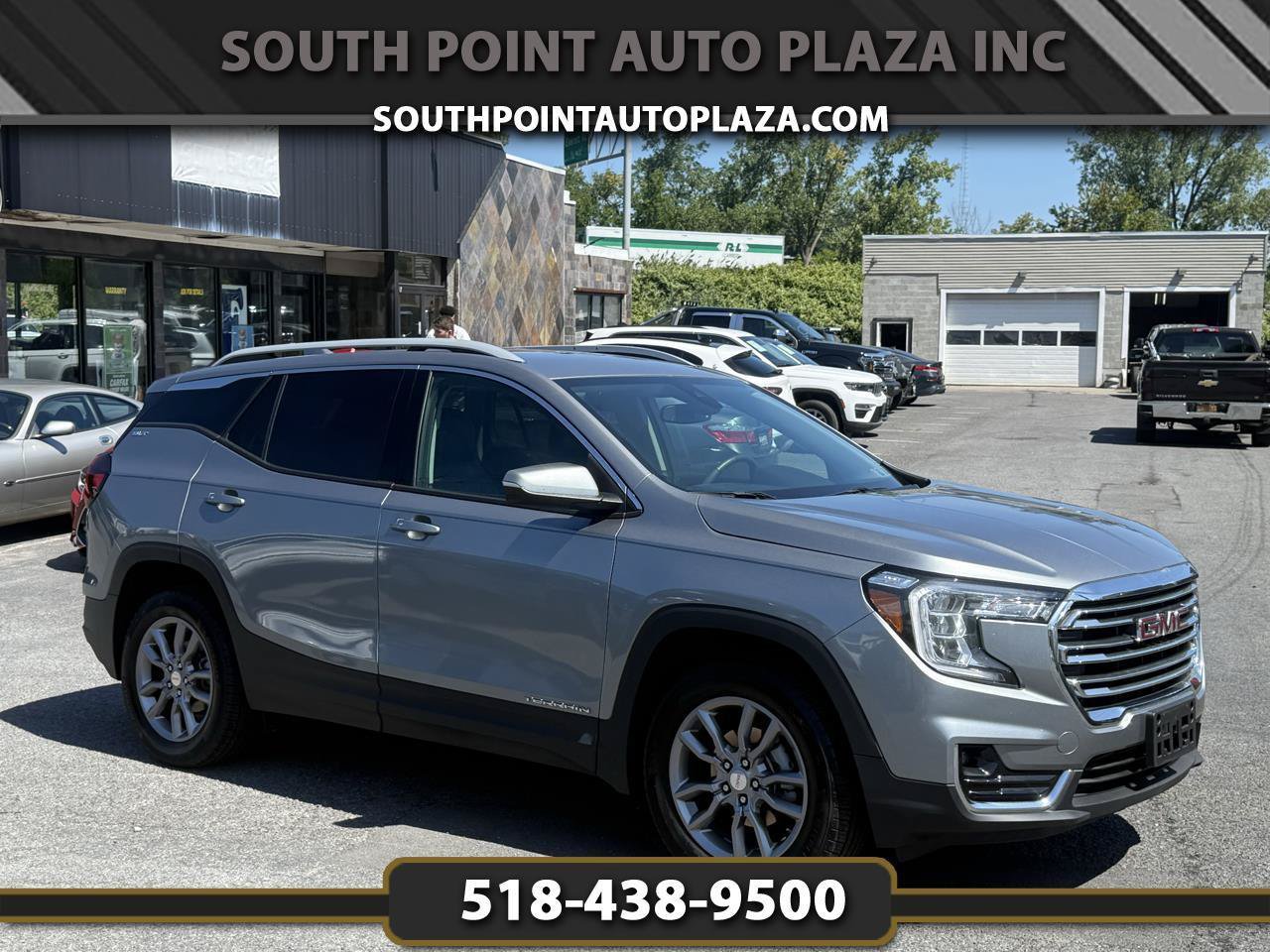 Used 2024 GMC Terrain SLT AWD/4WD image 1