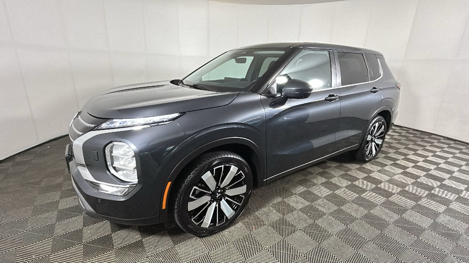 Used 2025 Mitsubishi Outlander SE AWD/4WD image 6