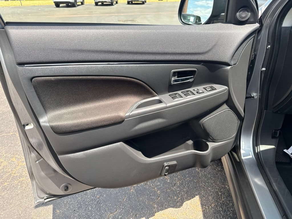 Used 2023 Mitsubishi Outlander Sport LE AWD/4WD image 11