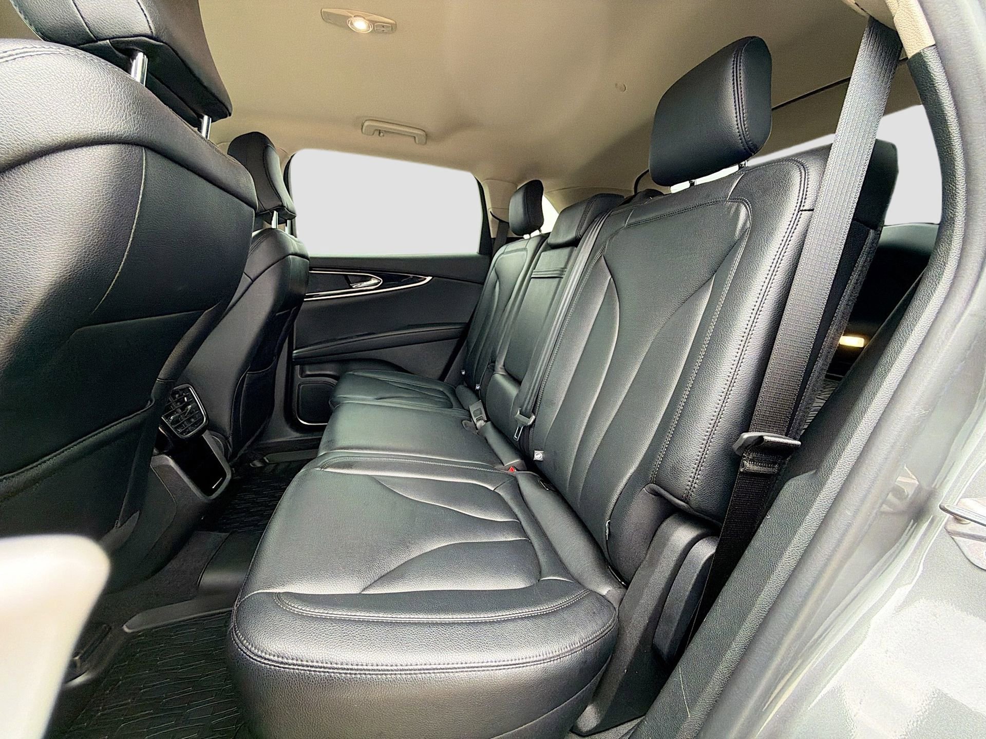 Used 2023 Lincoln Nautilus AWD w/ Premium Package image 28