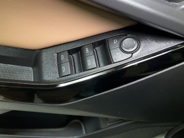 Used 2025 Chevrolet Equinox ACTIV w/ Safety and Technology Package image 47