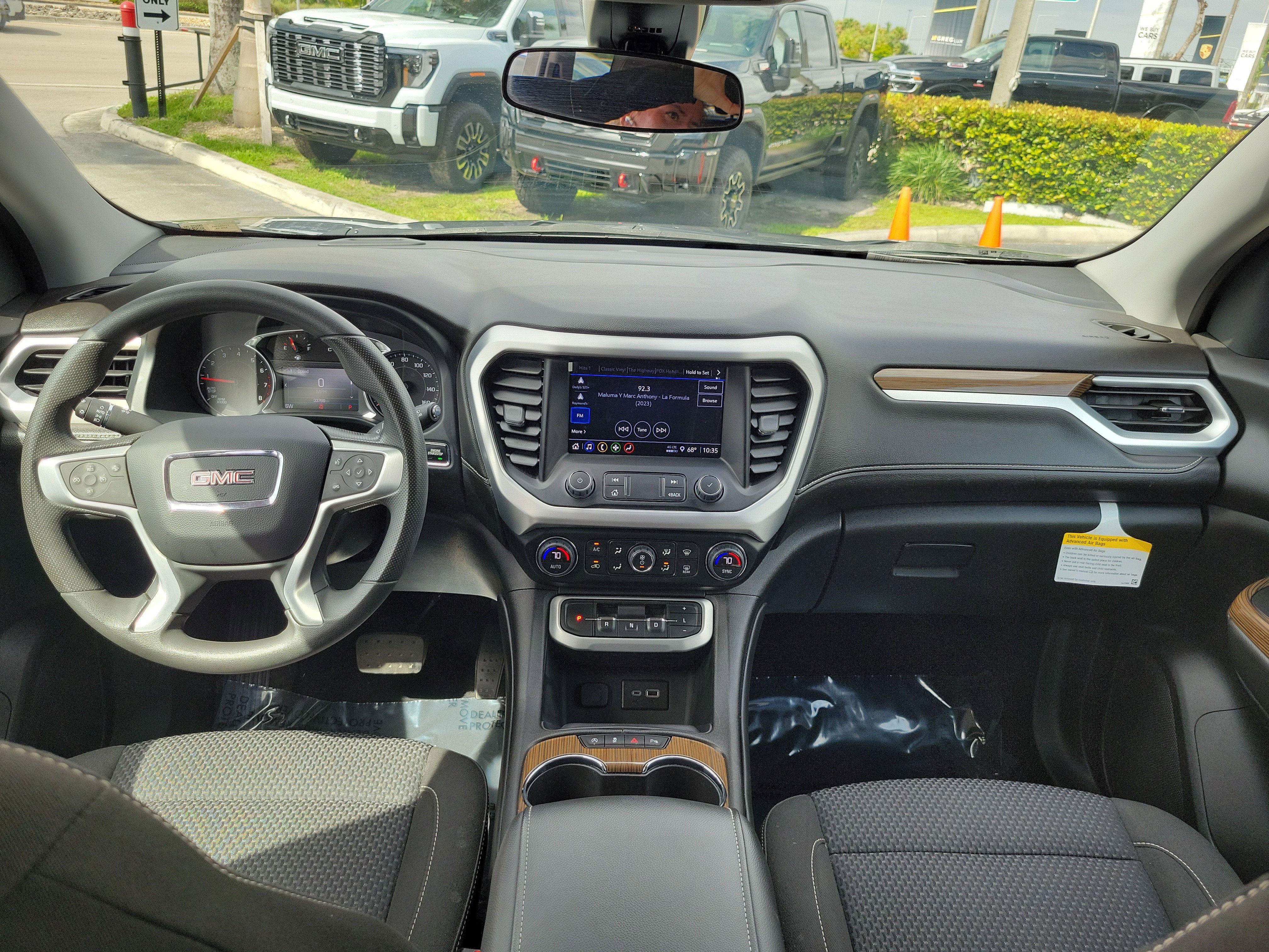 Used 2023 GMC Acadia SLE image 16
