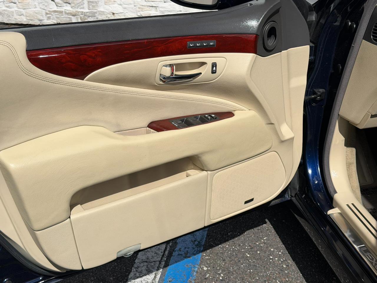 Used 2012 Lexus LS 460 w/ Luxury Value Edition RWD image 24