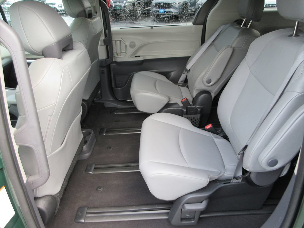Used 2022 Toyota Sienna XLE AWD/4WD image 15