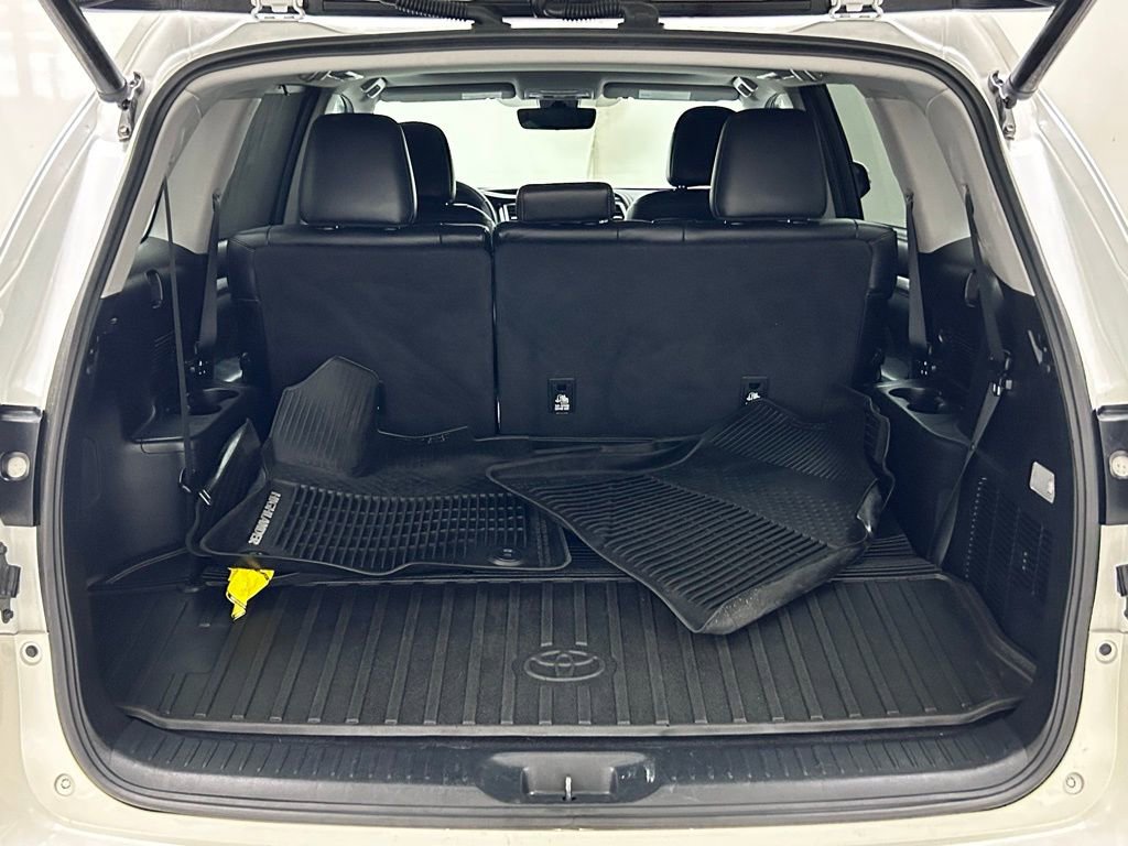 Used 2017 Toyota Highlander XLE image 11