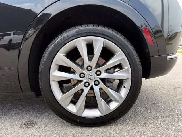 Used 2023 Buick Envision Avenir AWD/4WD image 31