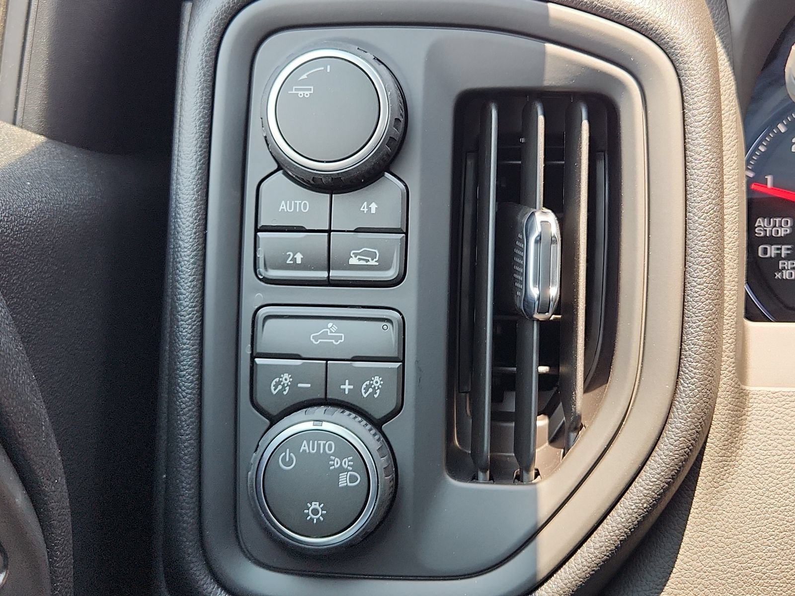 New 2026 Chevrolet Silverado 1500 Custom w/ LPO, Dark Essentials Package AWD/4WD image 16