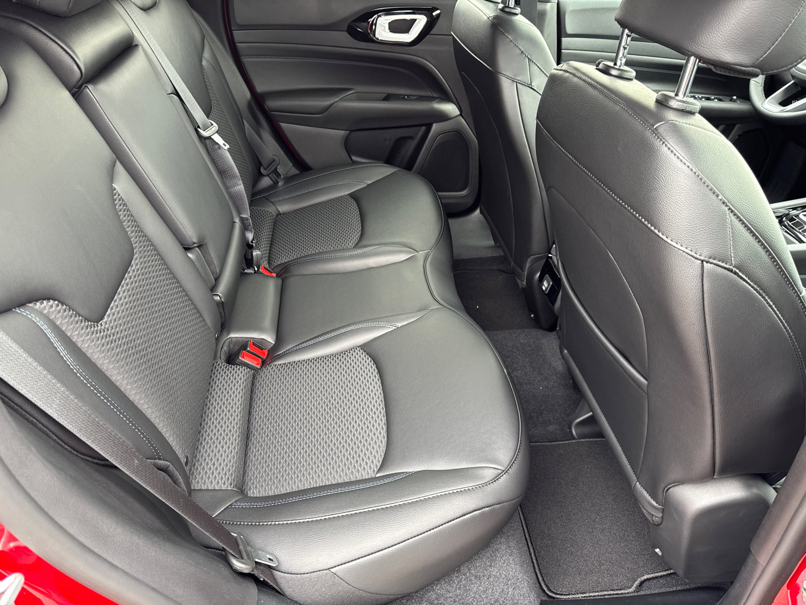 New 2026 Jeep Compass Latitude AWD/4WD image 15