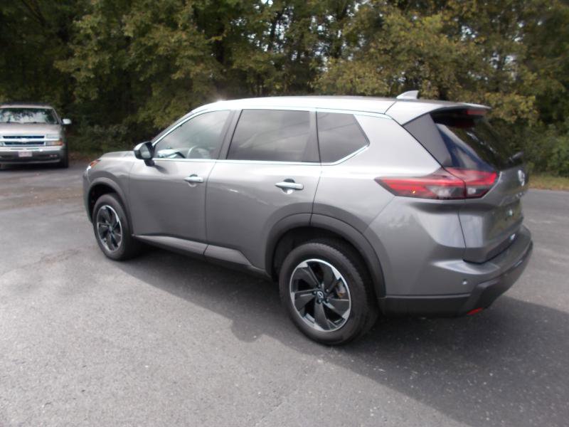 Used 2024 Nissan Rogue SV image 5