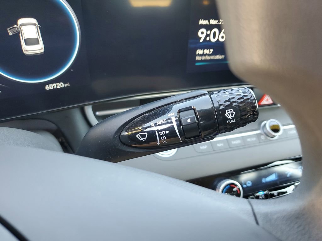Used 2024 Hyundai Elantra SEL FWD image 22
