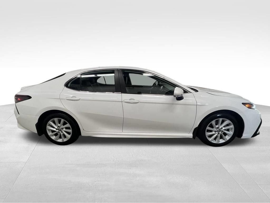 Used 2024 Toyota Camry SE FWD image 2