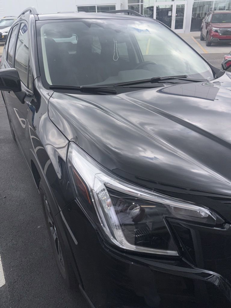 Used 2023 Subaru Forester Premium AWD/4WD image 2