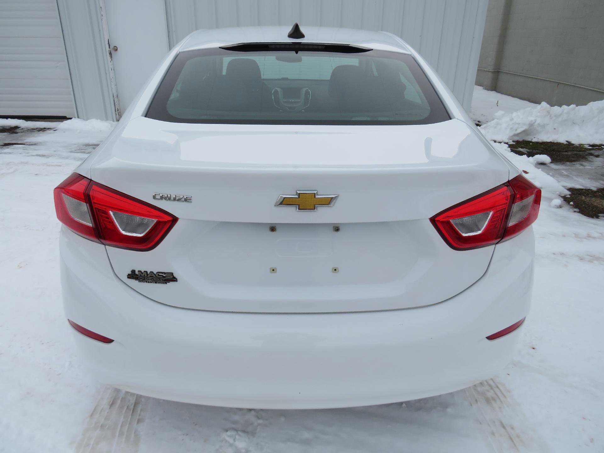 Used 2018 Chevrolet Cruze LS image 8