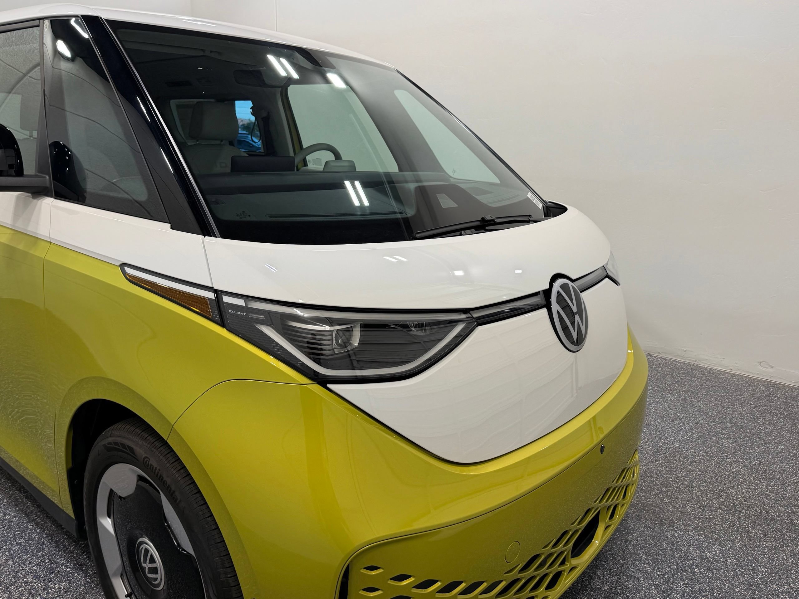 New 2025 Volkswagen ID. Buzz Pro S Plus AWD/4WD image 18