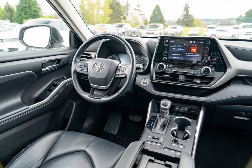 Used 2022 Toyota Highlander XLE AWD/4WD image 22