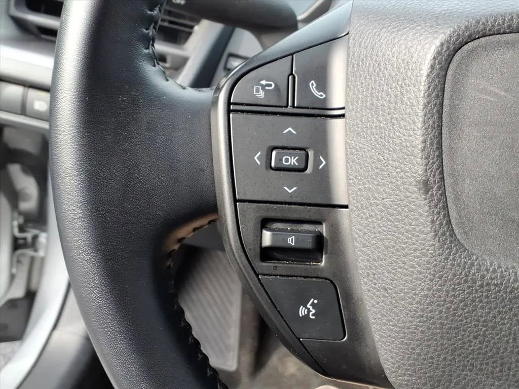 Used 2024 Toyota Prius LE image 28