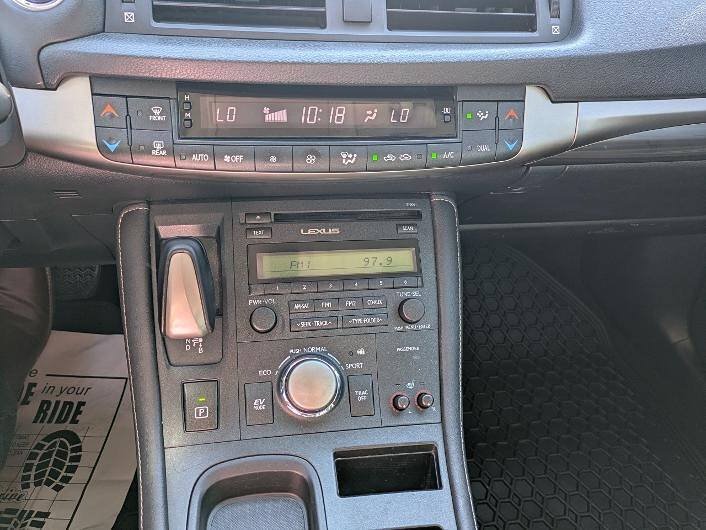 Used 2015 Lexus CT 200h w/ Seat Comfort Package FWD image 18