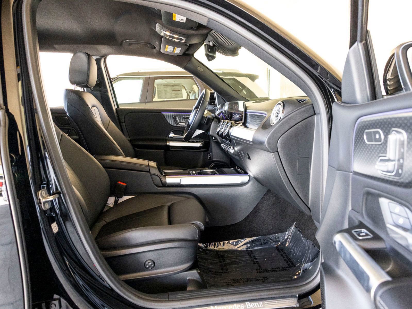 Used 2025 Mercedes-Benz GLB 250 image 28