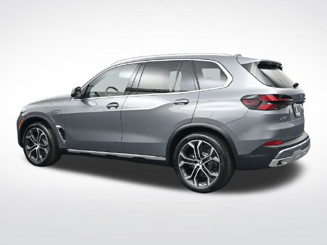 New 2026 BMW X5 xDrive50e w/ Premium Package AWD/4WD image 7