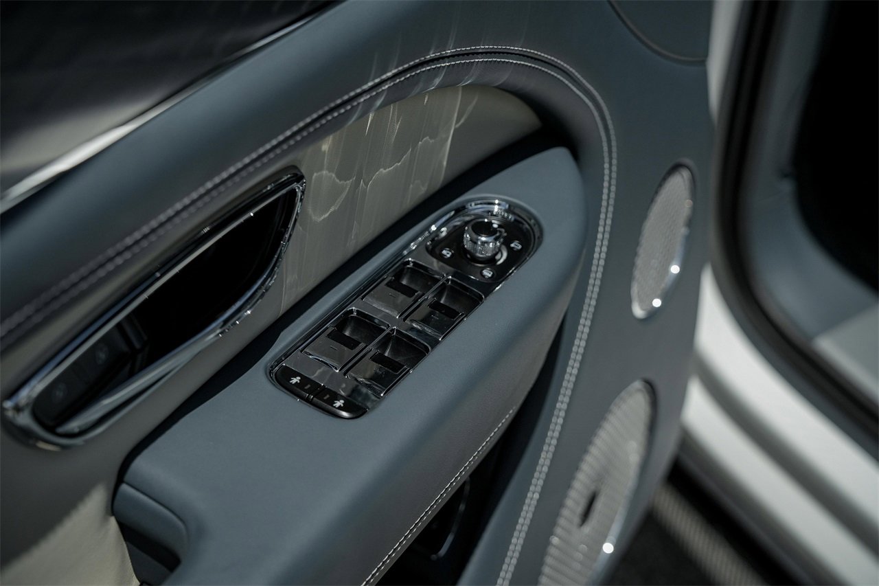 New 2025 Bentley Bentayga image 32