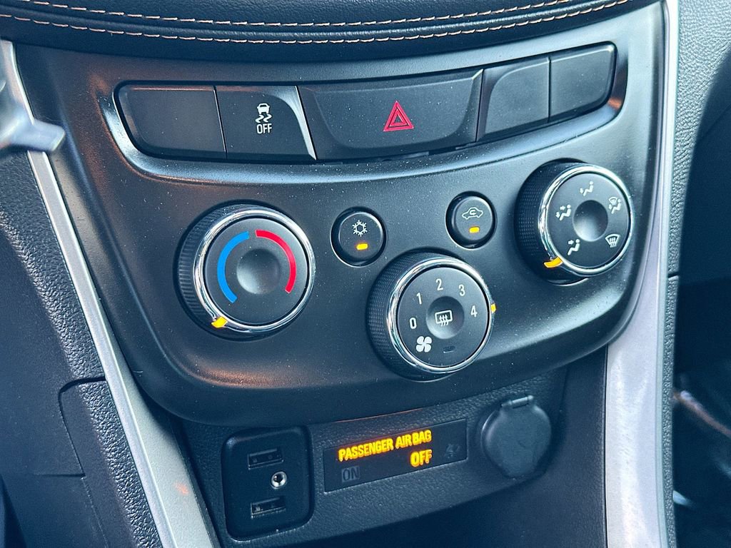 Used 2022 Chevrolet Trax LS w/ Tint and Cruise Package AWD/4WD image 15