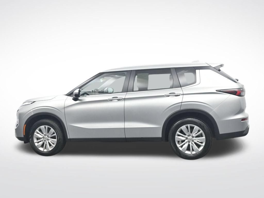 Used 2025 Mitsubishi Outlander ES AWD/4WD image 10