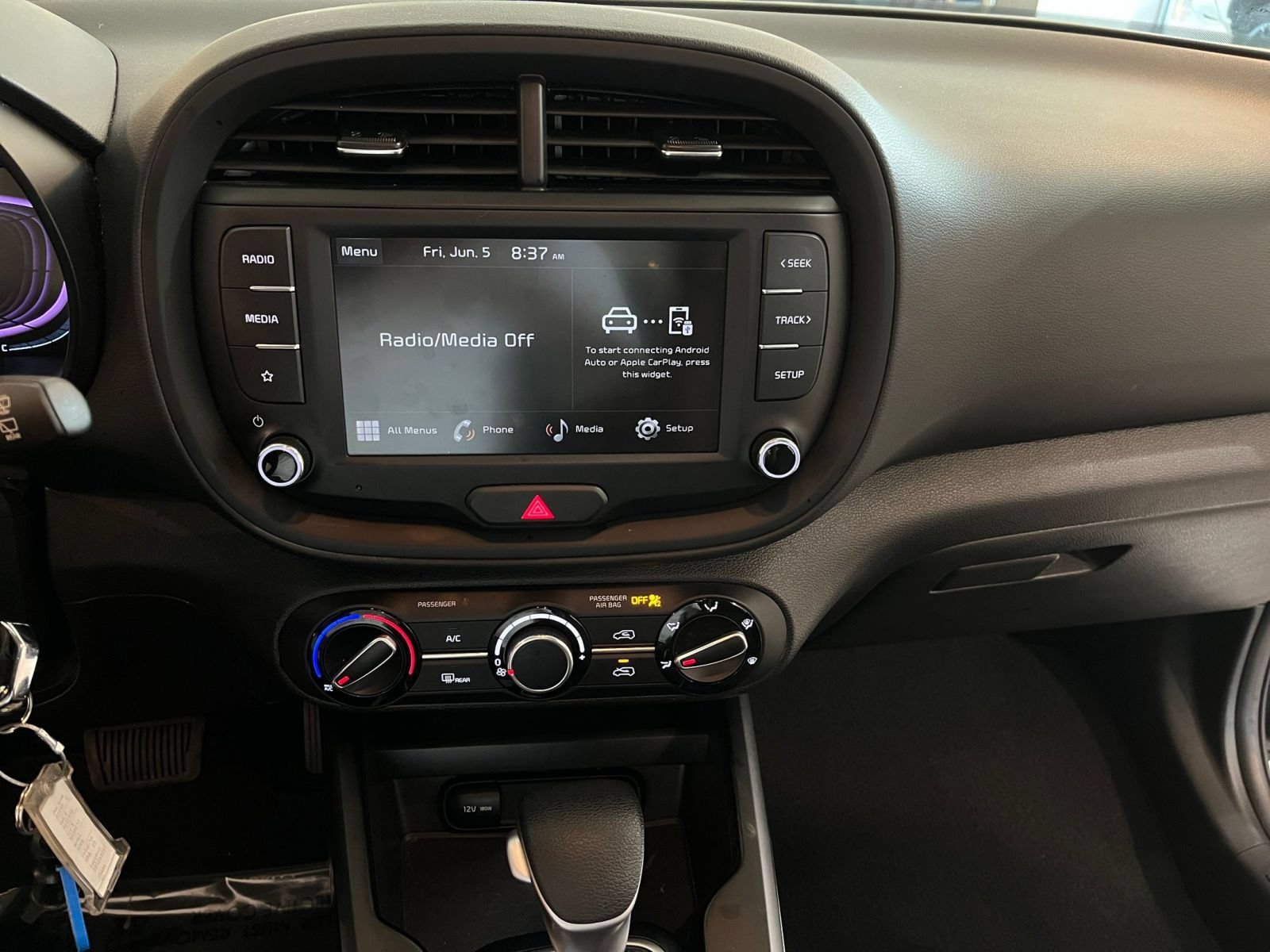 Used 2025 Kia Soul LX w/ LX Technology Package FWD image 17
