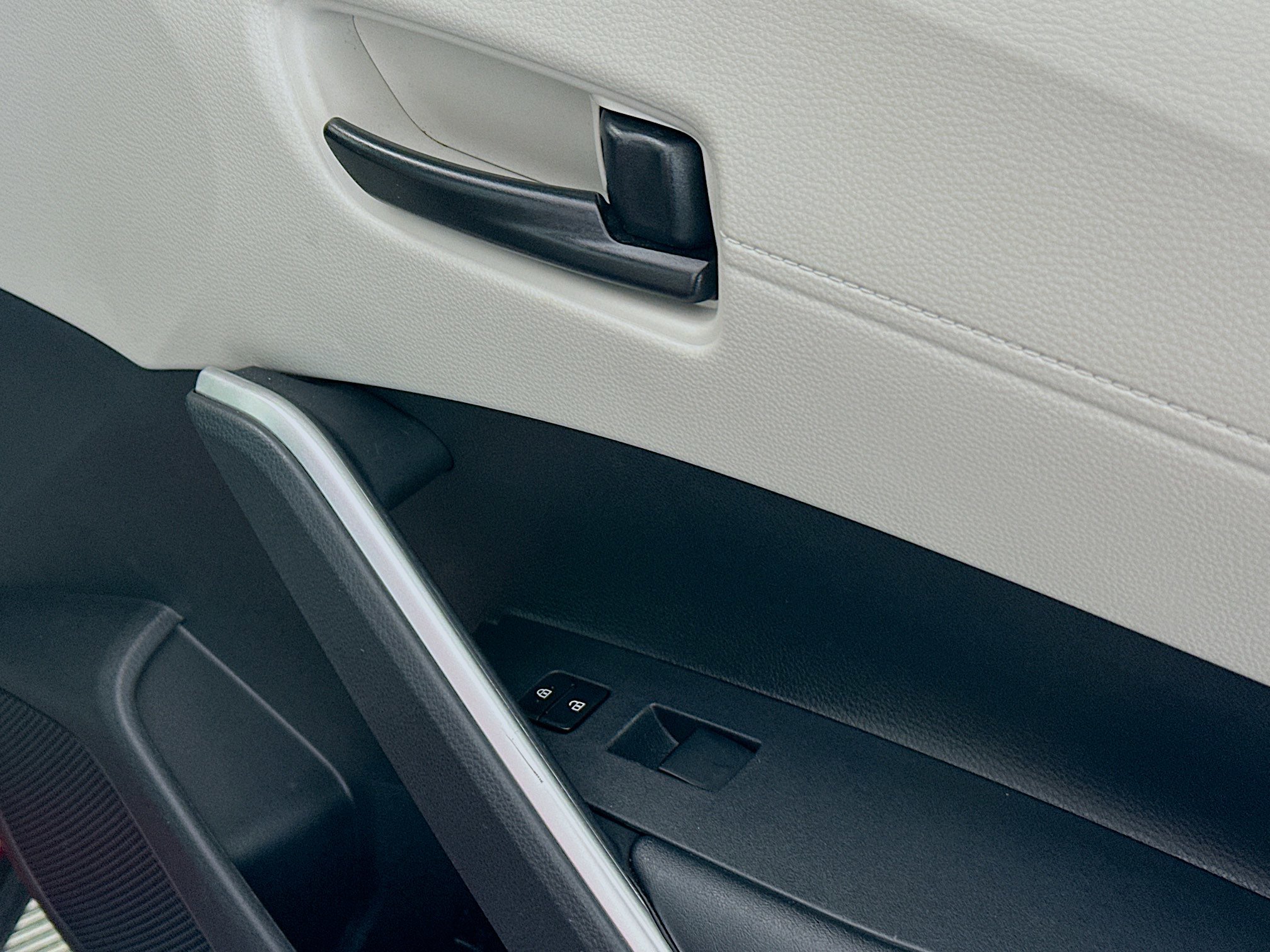 Used 2023 Toyota Corolla Cross LE image 29