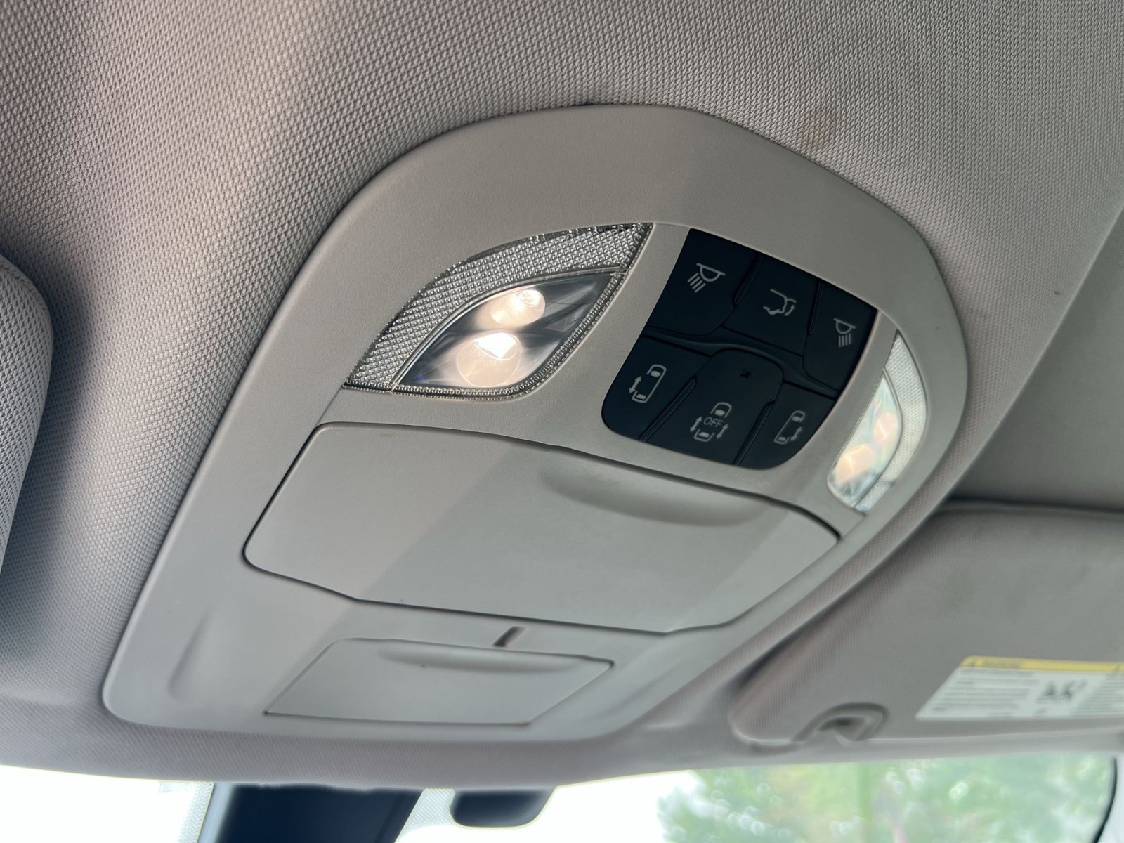 Used 2018 Chrysler Pacifica Touring-L FWD image 31