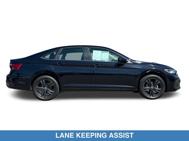 Used 2023 Volkswagen Jetta SE w/ Panoramic Sunroof Package FWD image 4