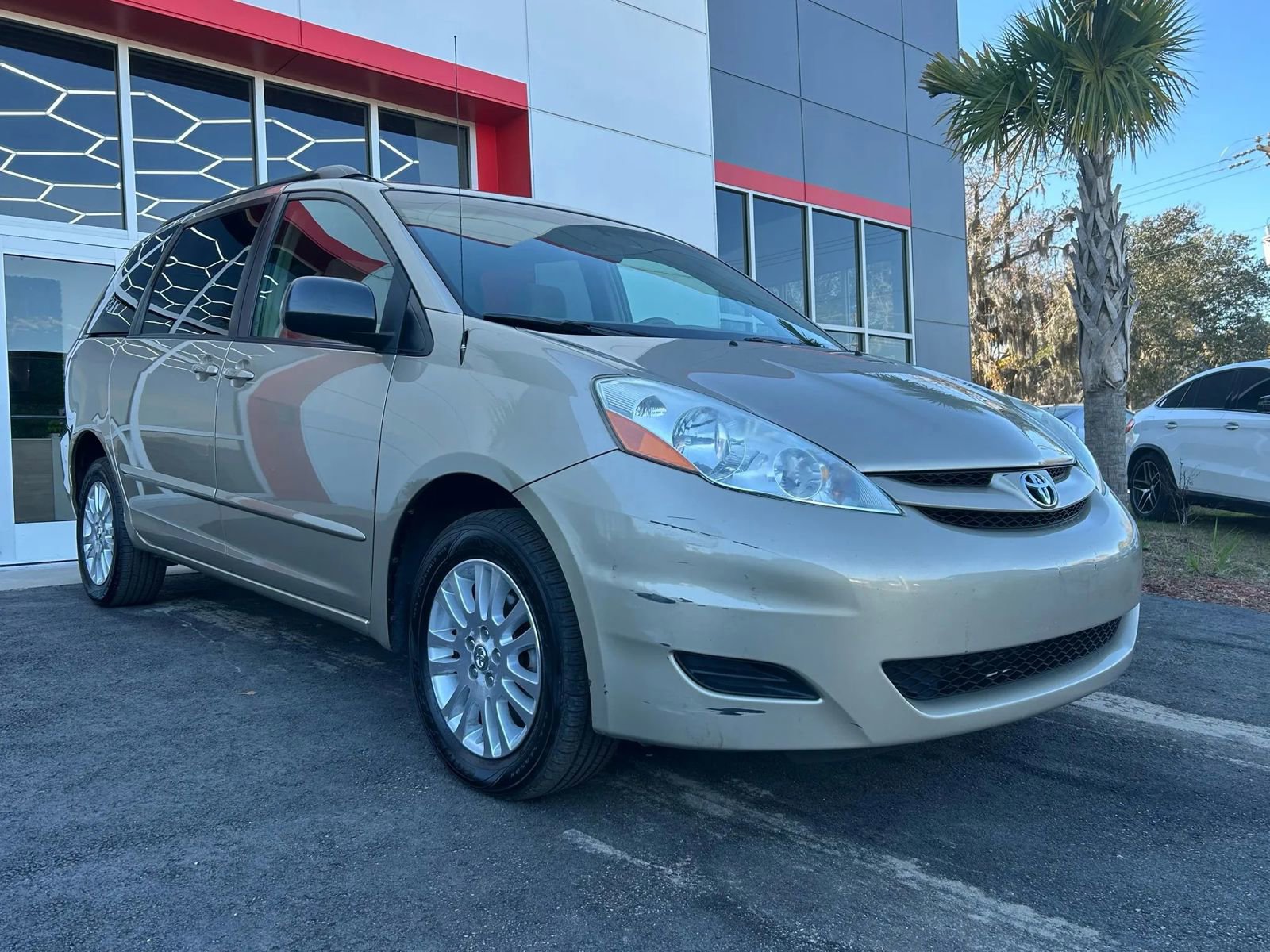 Used 2009 Toyota Sienna LE image 3