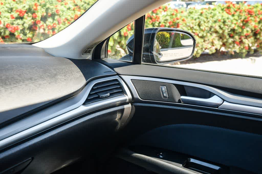 Used 2016 Ford Fusion SE FWD image 21