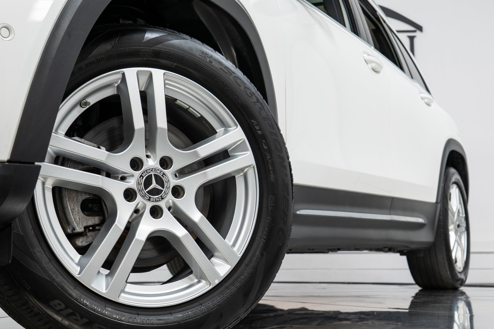 Certified 2021 Mercedes-Benz GLB 250 4MATIC w/ Premium Package image 27