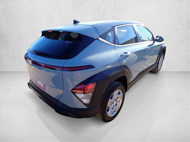 Used 2024 Hyundai Kona SE video 4
