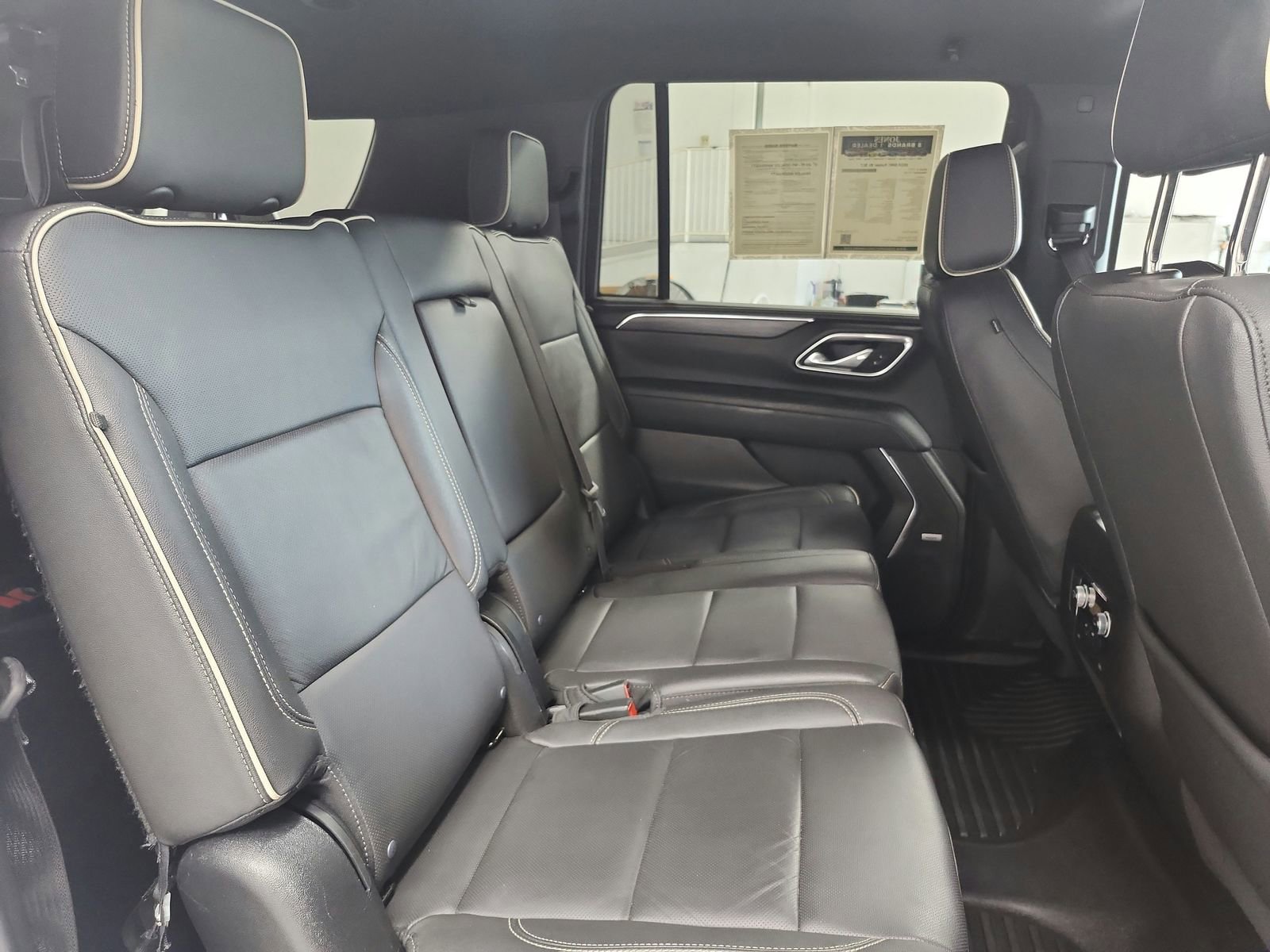 Used 2024 GMC Yukon XL SLT image 49