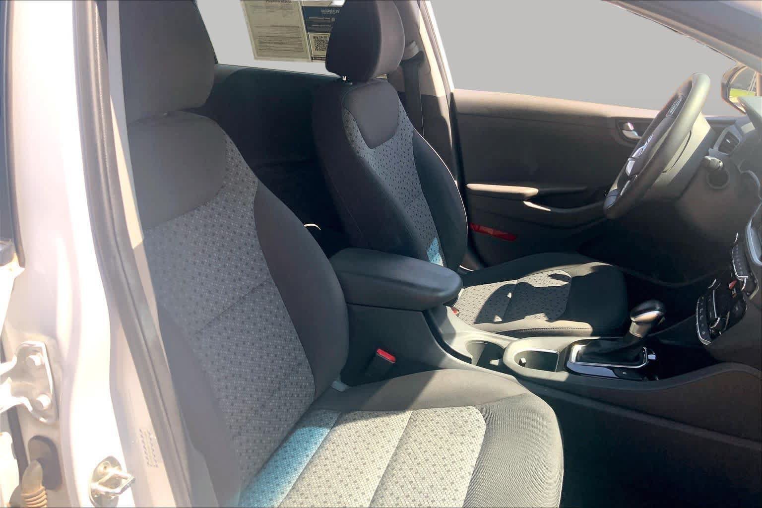 Used 2017 Hyundai Ioniq SEL FWD image 9