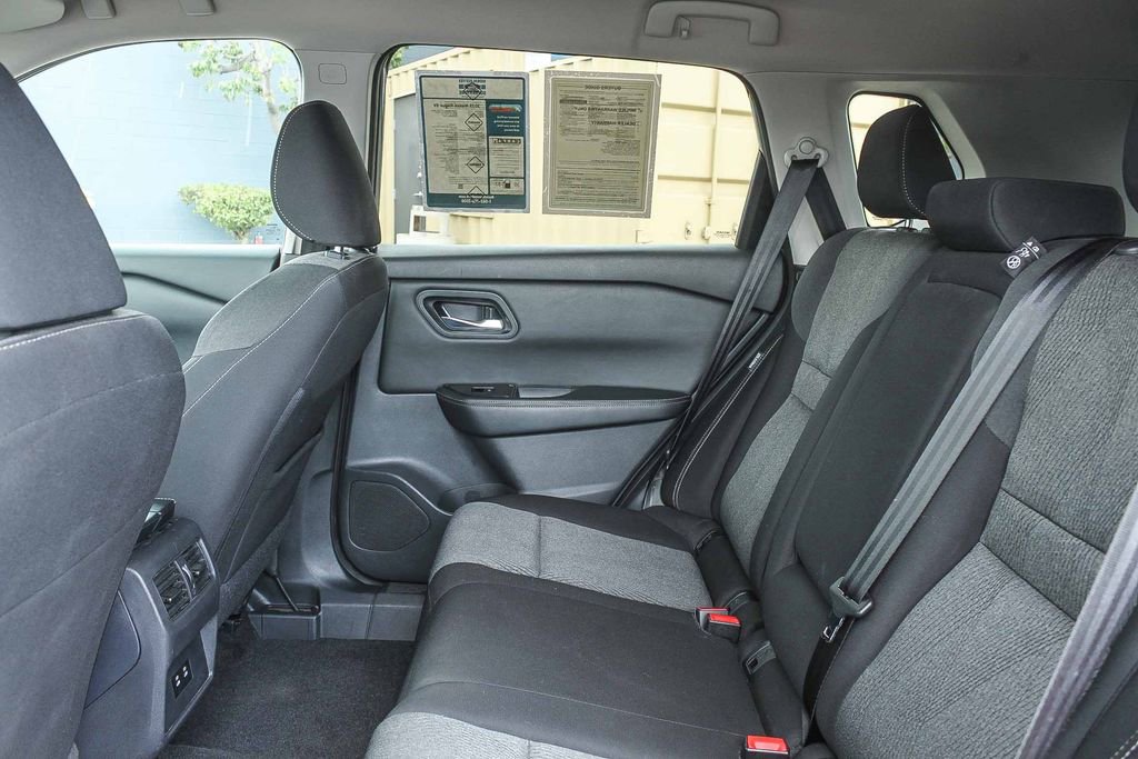 Used 2025 Nissan Rogue SV FWD image 23