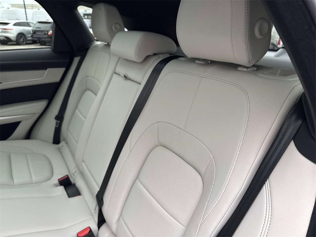 Used 2025 Jaguar F-PACE R-Dynamic S image 14