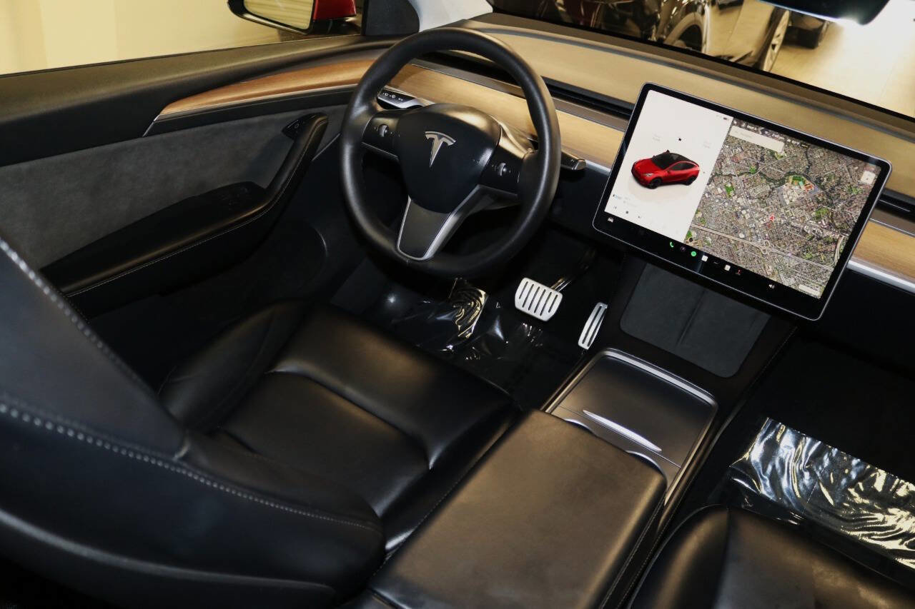 Used 2023 Tesla Model Y Performance image 14