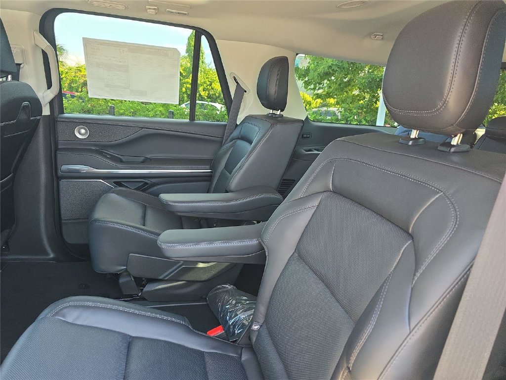 New 2026 Lincoln Navigator Reserve AWD/4WD image 13