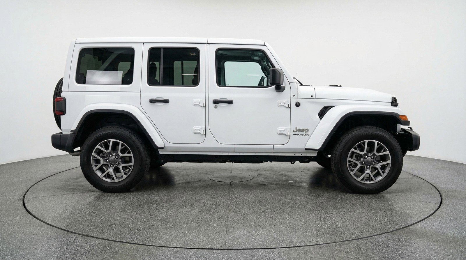 Used 2025 Jeep Wrangler Sahara AWD/4WD image 11